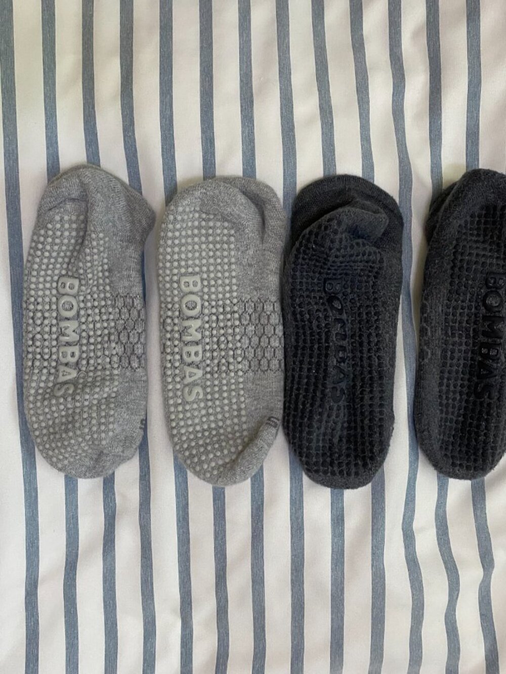 Bombas Gripper Ankle Socks – 4 Pair (Light Blue Beige Light Grey Dark) Size M - Picture 8 of 10